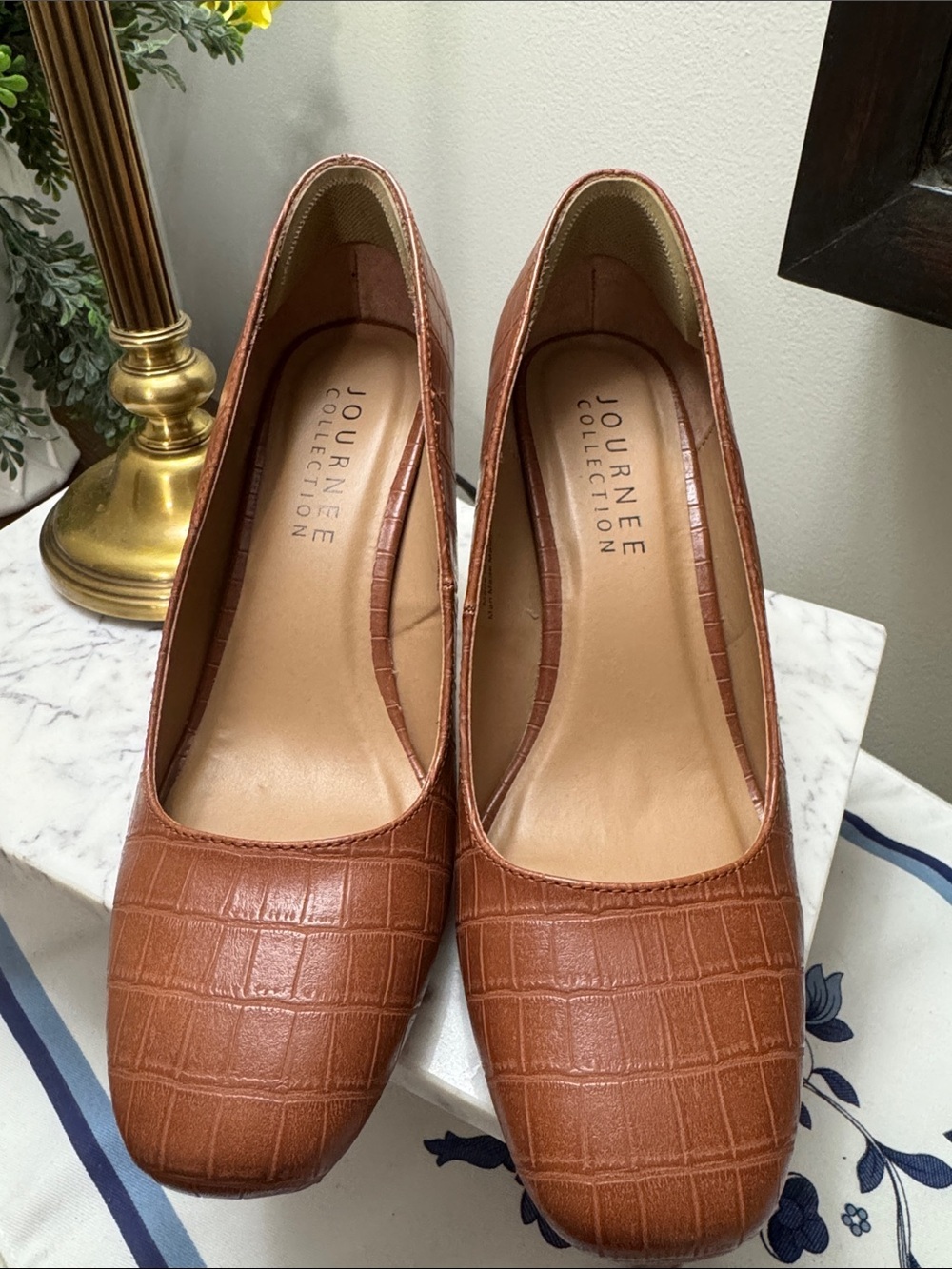 Journee Collection Women's Brown Textured Square-Toe Flats 9W